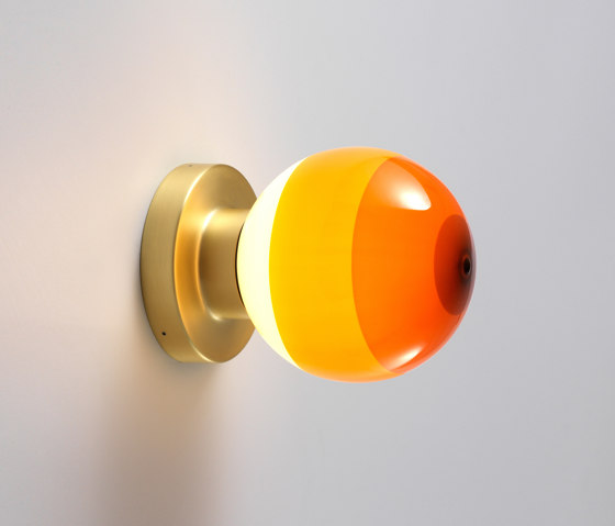 Dipping Light A2-13 Amber-Brushed Brass | Appliques murales | Marset