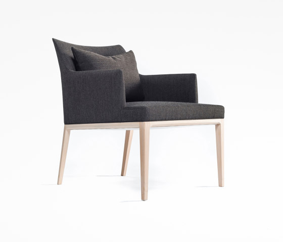 Leone Seamless Lounge Chair | Chaises | Time & Style