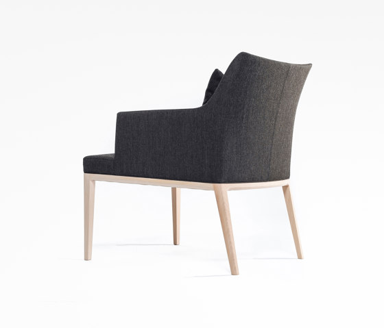 Leone Seamless Lounge Chair | Stühle | Time & Style