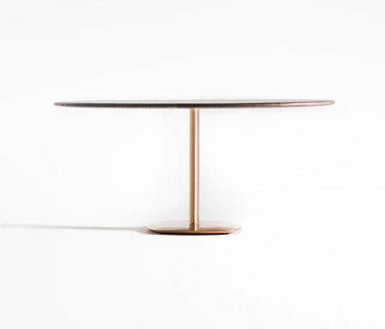 The bronze oval pillar table | Tables de repas | Time & Style
