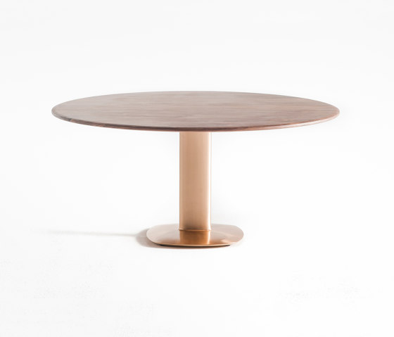 The bronze oval pillar table | Esstische | Time & Style