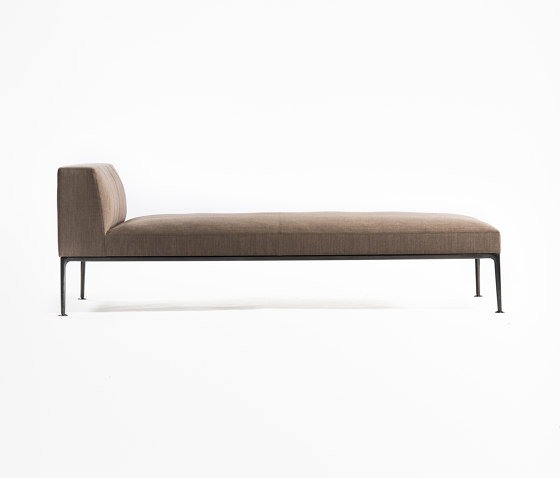 The silent pacific sofa | Camas de día / Lounger | Time & Style