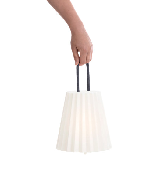 Plisy Portable Table Lamp | Lampes à poser d'extérieur | Diabla