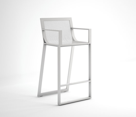 Blau Stool with High Backrest and Arms | Bar stools | GANDIABLASCO