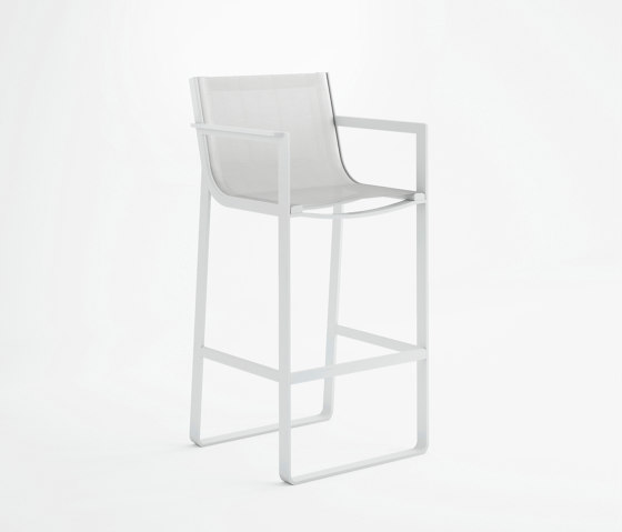 Flat Textil Stool with High Backrest and Arms | Bar stools | GANDIABLASCO