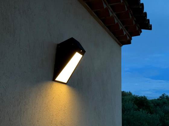 Aplique de pared SOLAR | APS 025 | Lámparas exteriores de pared | LYX Luminaires
