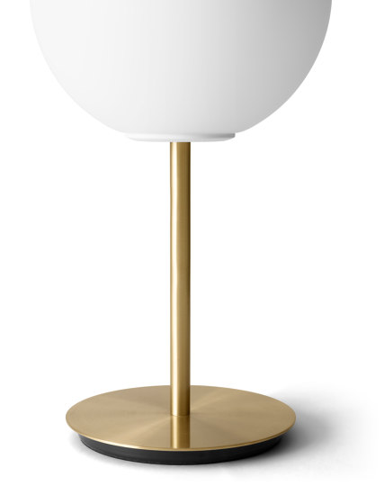 TR Bulb Table Lamp, Brass/ Matte Opal, w/Dim to Warm | Lámparas de sobremesa | Audo Copenhagen