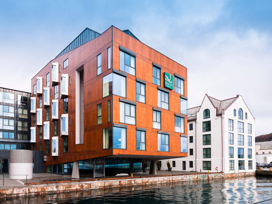 Quality Hotel Waterfront Alesund | Chapas de madera | Prodema