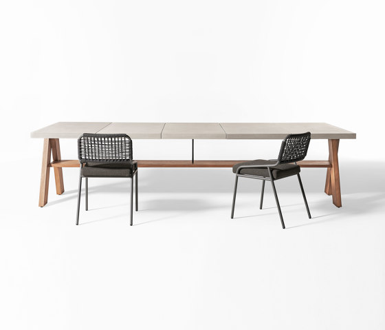 Joi Open Air dining table | Dining tables | Meridiani