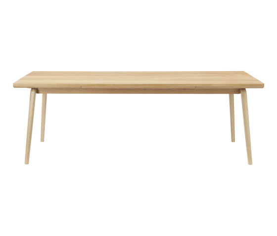 Åstrup | C65 Dining Table by Isabel Ahm | Dining tables | FDB Møbler