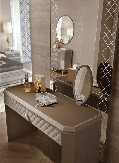Night | Dressing tables | SCIC