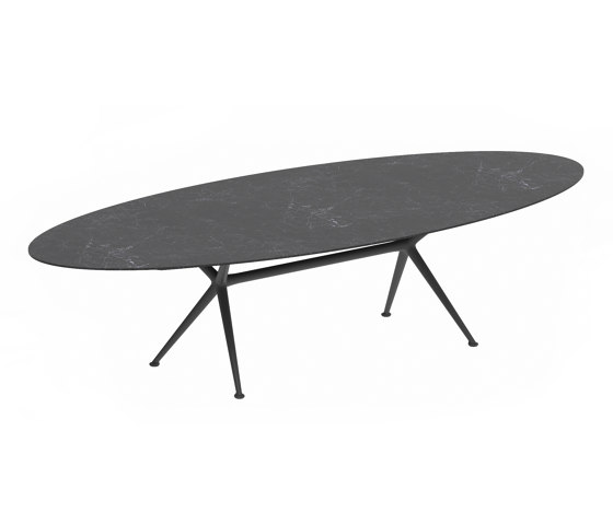 Exes oval table | Dining tables | Royal Botania