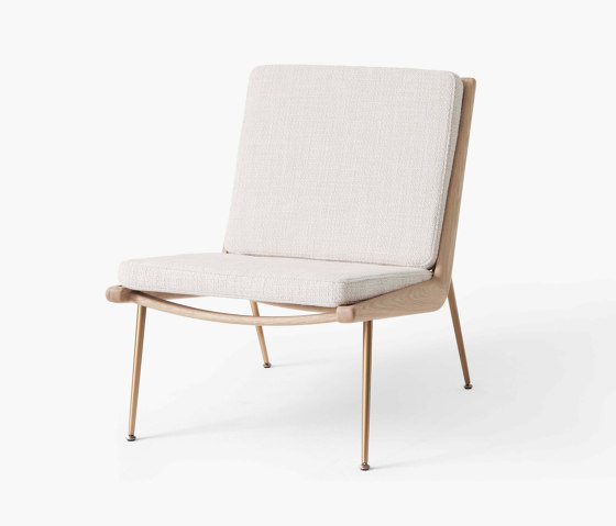 Boomerang HM1 Loop Cream w. Oiled oak & Brass base | Armchairs | &TRADITION