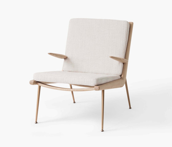Boomerang HM2 Loop Cream w. Oiled Oak & Brass base | Armchairs | &TRADITION
