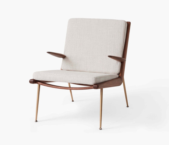 Boomerang HM2 Loop Cream w. Oiled Walnut & Brass base | Fauteuils | &TRADITION