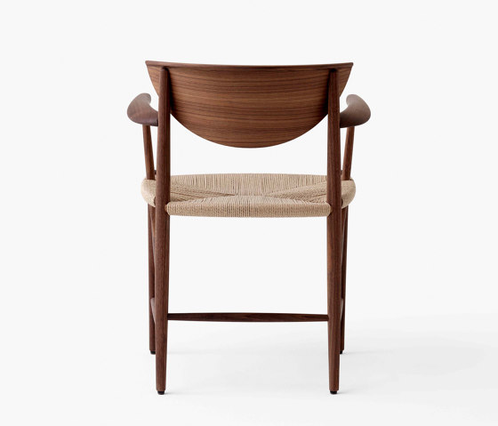 Drawn HM4 Oiled Walnut | Chaises | &TRADITION