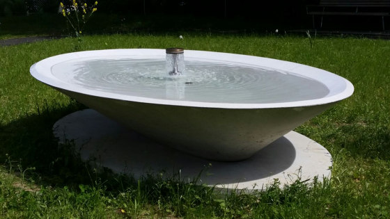 Fountains | dade CONCRETE FOUNTAIN CUSTOM MADE | Waterspout fountains | Dade Design AG concrete works Beton