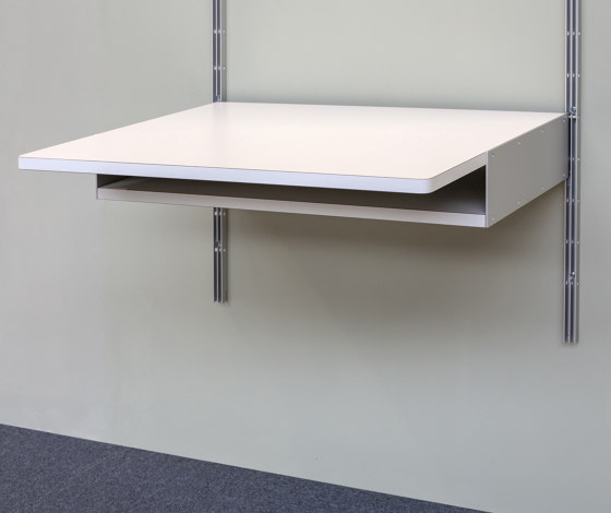 606 Universal Shelving System: Desk shelf | Escritorios | Vitsoe