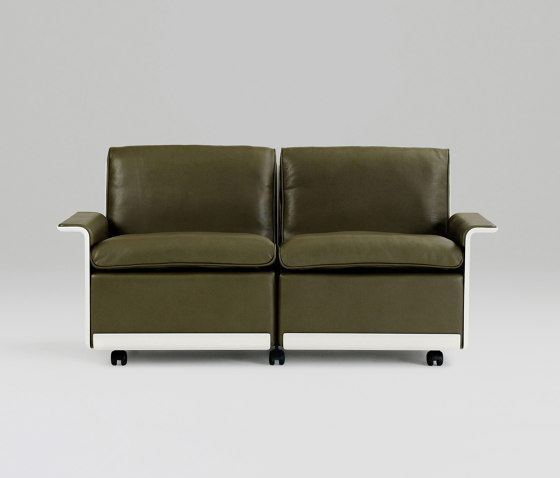 620 Chair Programme: Two seat sofa | Sofás | Vitsoe