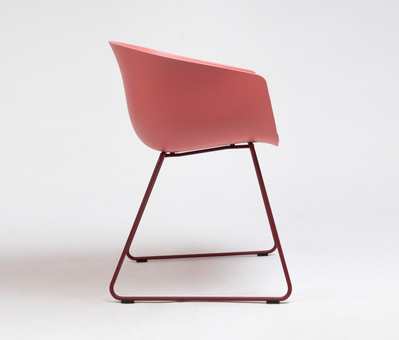 Bai Sled Chair | Chaises | ONDARRETA