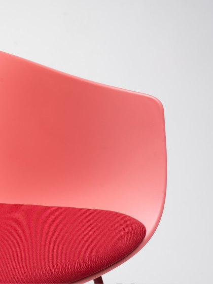 Bai Sled Chair | Chaises | ONDARRETA