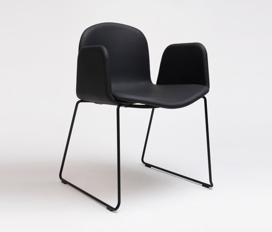 Bob XL Sled Chair With Armrests | Sedie | ONDARRETA