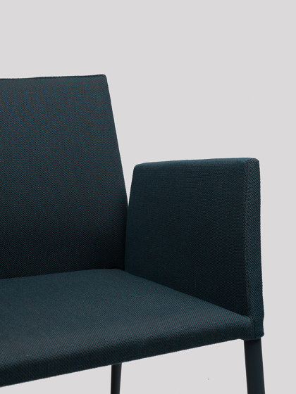 Moka XL Armchair | Chairs | ONDARRETA