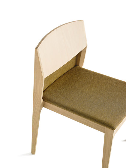 Isa 141 | Chaises | Capdell