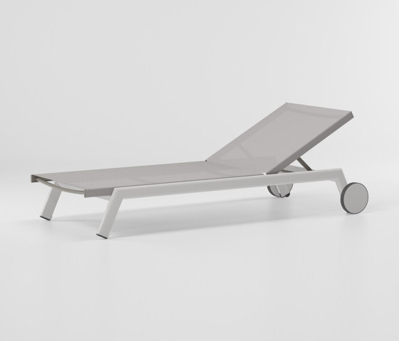 Molo Deckchair with wheels | Sun loungers | KETTAL