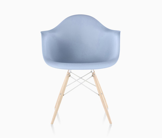 Eames Molded Plastic Chairs | Sedie | Herman Miller