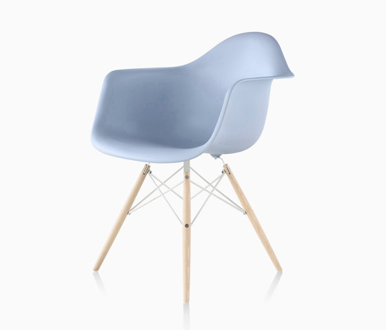 Eames Molded Plastic Chairs | Sillas | Herman Miller
