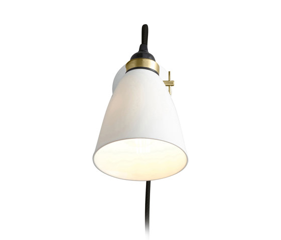 Hector 30 Wall Light, Plug, Switch & Cable, Satin Brass with Black Braided Cable | Wandleuchten | Original BTC