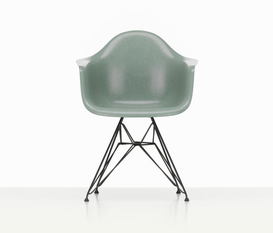 Eames Fiberglass Armchair DAR | Stühle | Vitra