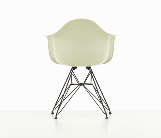 Eames Fiberglass Armchair DAR | Chaises | Vitra