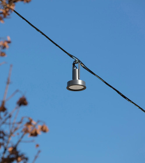 Arne | Iluminación en catenaria | Lámparas exteriores de suspensión | Urbidermis