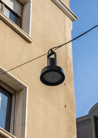 Arne | Iluminación en catenaria | Lámparas exteriores de suspensión | Urbidermis