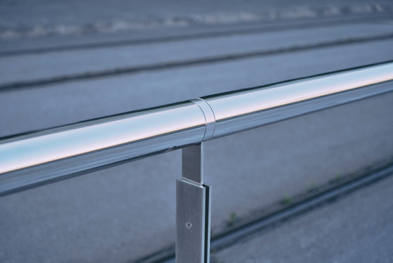Línea | Handrail | Railings / Barriers | Urbidermis