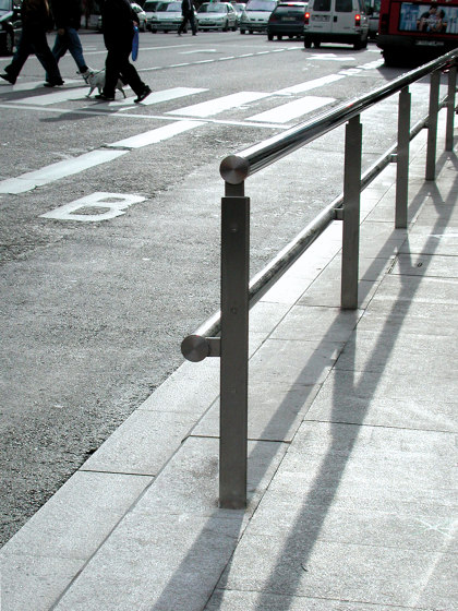 Línea | Handrail | Railings / Barriers | Urbidermis