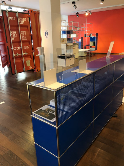 USM Haller Reception Station with Protection Screen | Steel Blue | Comptoirs | USM