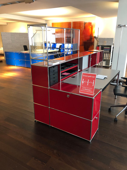 USM Haller Reception Station with Protection Screen | Ruby Red | Counters | USM