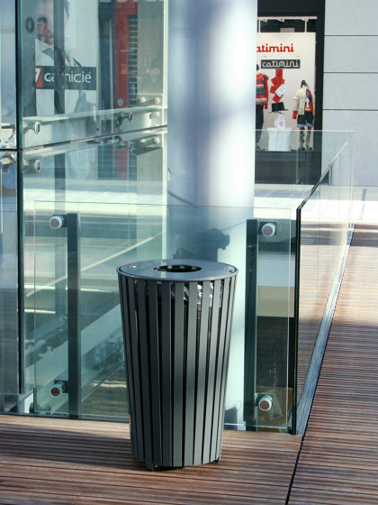 Luna Bin | Abfallbehälter / Papierkörbe | Univers et Cité - Mobilier urbain
