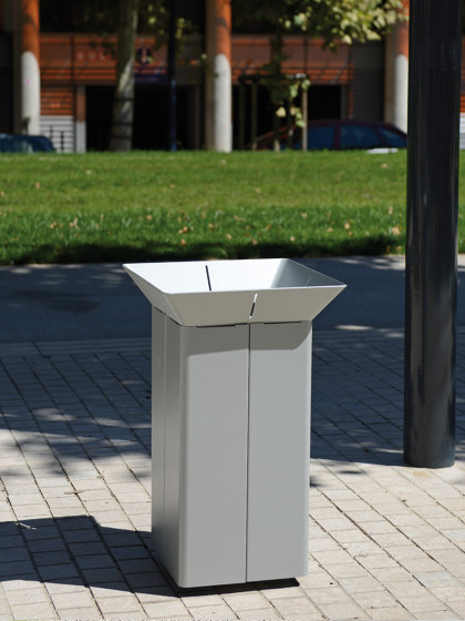 Oria Bin | Abfallbehälter / Papierkörbe | Univers et Cité - Mobilier urbain