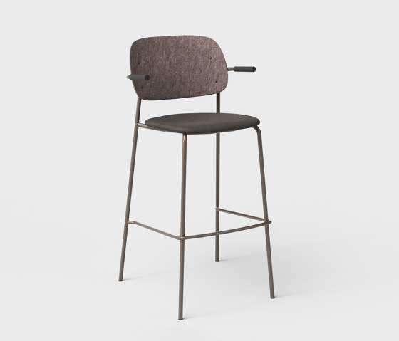 Hale PET Felt Bar Stool Armrests Upholstered | Sgabelli bancone | De Vorm