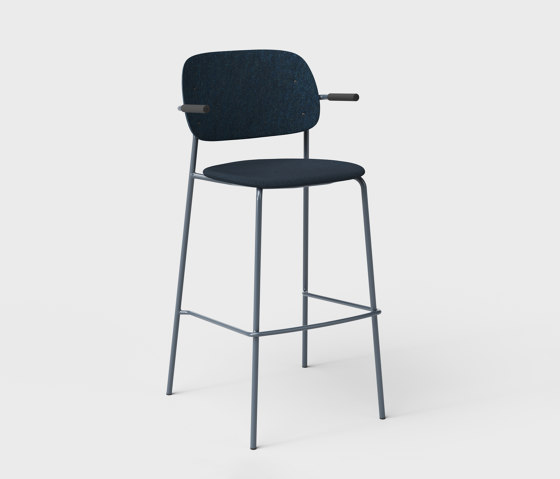 Hale PET Felt Bar Stool Armrests Upholstered | Bar stools | De Vorm