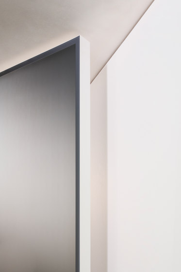 Aladin Spin internal pivot door with adjustable hinges | Portes intérieures | Glas Italia