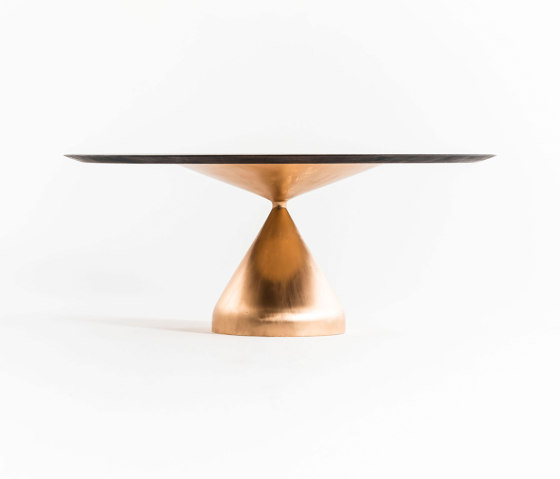 Drop casting bronze table | Tables de repas | Time & Style