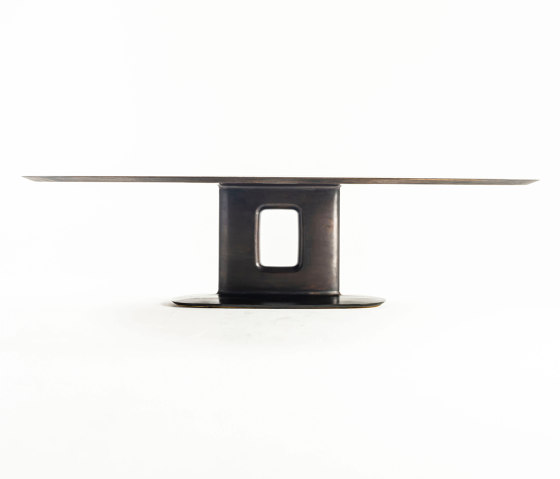 Sculpture casting bronze table | Esstische | Time & Style