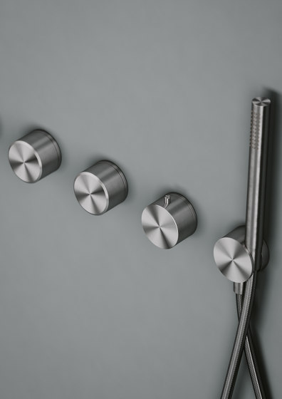 Groupe mitigeur thermostatique avec 3 robinet d’arrêt | Robinetterie pour baignoire | Quadrodesign
