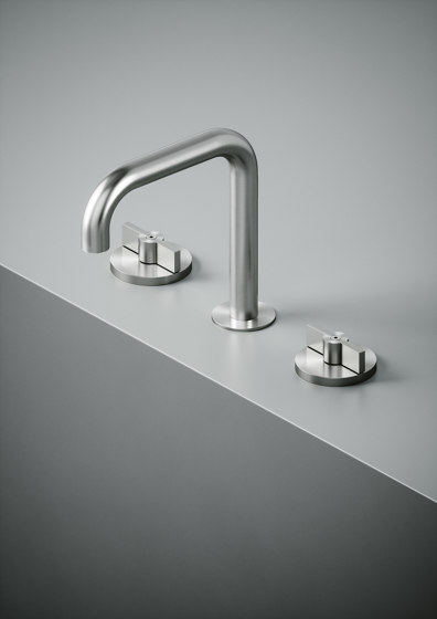 Valvola01 | Three-hole mixer with swivelling spout | Bath taps | Quadrodesign