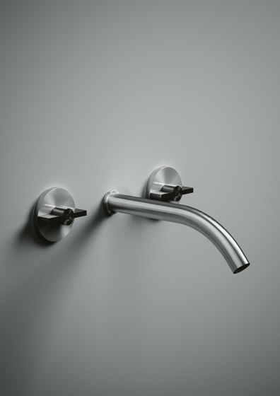 Valvola01 | Wall mounted set of 2 individual taps with spout | Bath taps | Quadrodesign